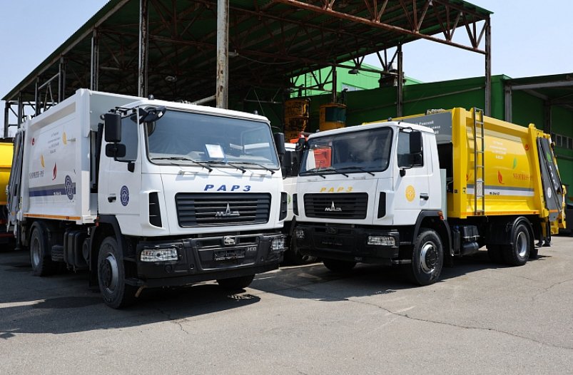 Муниципалитеты Приморья получили новую спецтехнику для вывоза мусора Иван Дякин, правительство Приморья