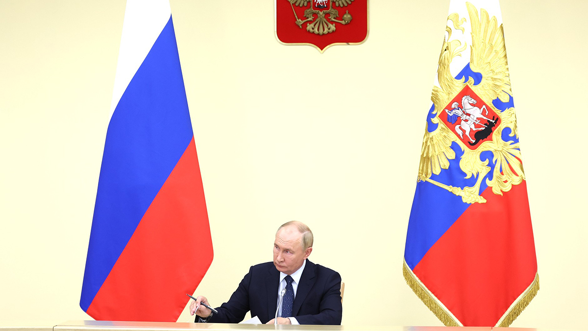 Путин побеседовал с Герасимовым в закрытом режиме после его доклада