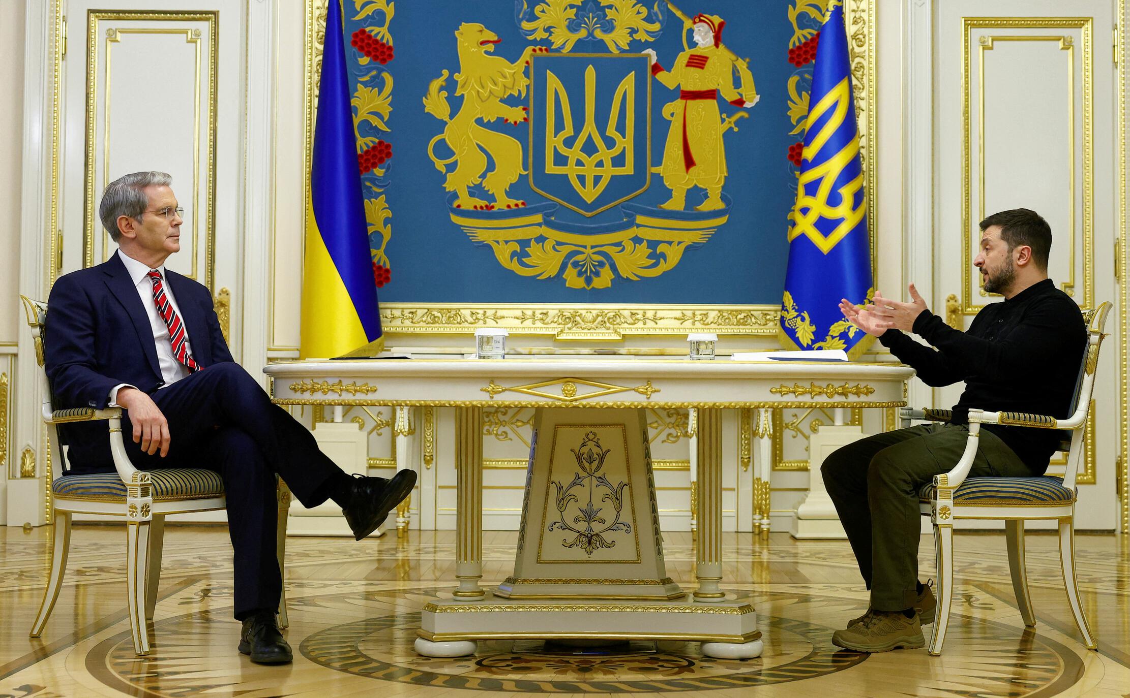 Скотт Бессент и Владимир Зеленский (Valentyn Ogirenko / Reuters)