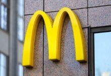 McDonald's усиливает защиту бренда в России с помощью Роспатента и Онлайн Патент Московские рестораны быстрого питания сети McDonald’s, временно прекратившей работу в России