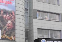 Житель Барнаула отметил особенности патриотичного плаката с участием Министерства образования Алтайского края zhitel barnaula otmetil osobennosti patriotichnogo plakata s uchastiem ministerstva obrazovaniya altajskogo kraya-dmvv-ru-174410737100-0