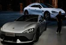 Xiaomi SU7 и Лэй Цзюн сталкиваются с новыми вызовами в электромобилях 7 i lej czzyun stalkivayutsya s novymi vyzovami v elektromobilyah-dmvv-ru-174773042600-0