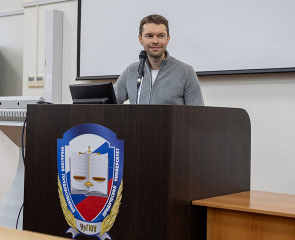 Алексей Вихарев призвал студентов УрГЮУ к волонтерству и работе в Молодежной палате