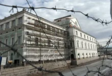 arsen movsesyan i viktoriya kravchenko osveshhayut sobytiya okolo mariinskogo teatra-dmvv-ru-174747914300-0