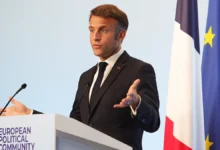 Елисейский дворец комментирует «игривый момент» Эммануэля и Брижит Макрон elisejskij dvorecz kommentiruet igrivyj moment emmanuelya i brizhit makron-dmvv-ru-174825887600-0