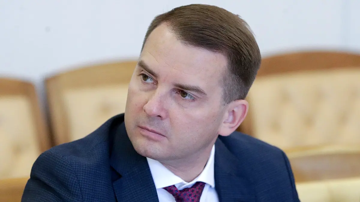 «Едешь домой»: Нилов предложил высылать из РФ не сдавших тест детей мигрантов