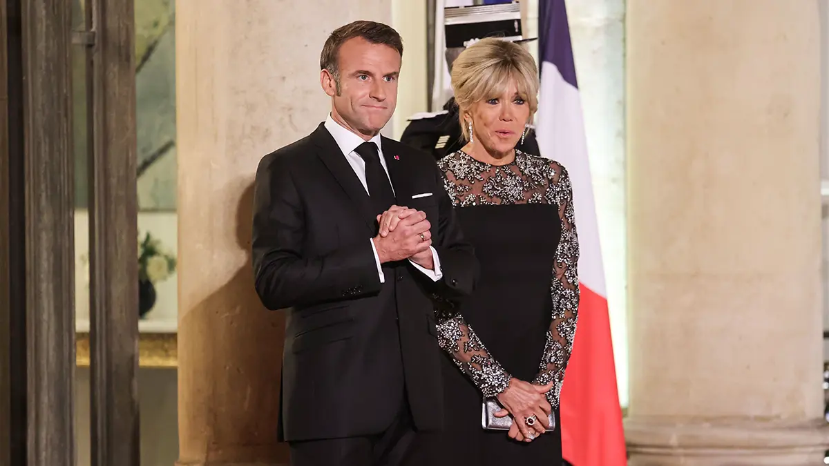 Почему жена Макрона дала ему пощечину