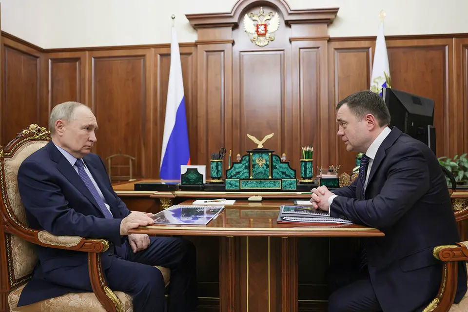 Фрадков рассказал Путину о помощи военным заводам и новым регионам. Фото: Александр Казаков/пресс-служба президента РФ/ТАСС