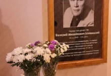 Михаил Пореченков и коллеги МХТ Чехова вспоминают светлый путь Валерия Хлевинского mihail porechenkov i kollegi mht chehova vspominayut svetlyj put valeriya hlevinskogo-dmvv-ru-174819908400-0