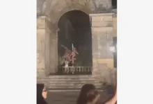 На Корфу арестовали британок за танец в Дворце святых Михаила и Георгия na korfu arestovali britanok za tanecz v dvorcze svyatyh mihaila i georgiya-dmvv-ru-174827407400-0