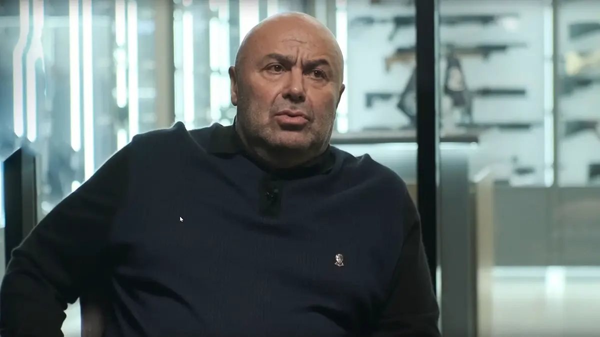 Экс-министр торговли Подмосковья Михаил Хубутия напал с топором на свою девушку Юлию Ван: версия Хубутии