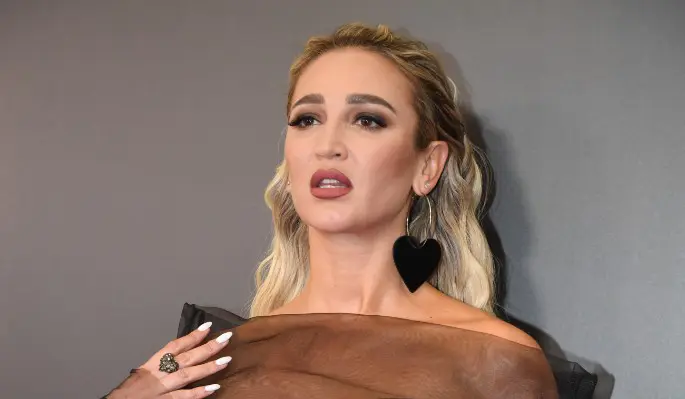 "До слез обидно": фанаты шоу "Дом-2" обвинили в черствости бывшего жениха Бузовой