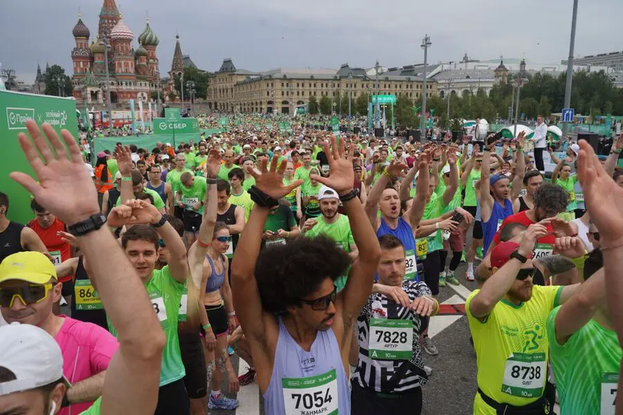 Сбербанк, Герман Греф и звезды объединили страну на Зеленом марафоне-0