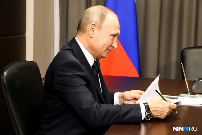 Путин обсудил работу волонтеров, а также провел совещание с главами муниципалитетов в Курчатове | Источник: Наталья Бурухина / NN.RU