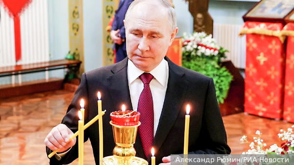 Путин рассказал, когда впервые встал на колени в молитве