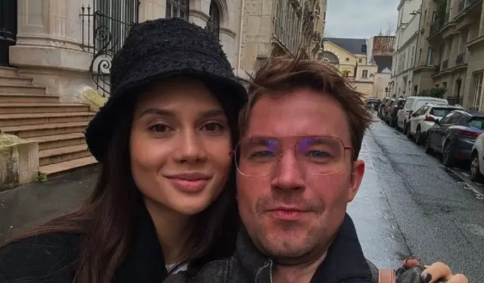 Петров откровенно рассказал о тяжелом периоде борьбы с травлей жены после свадьбы