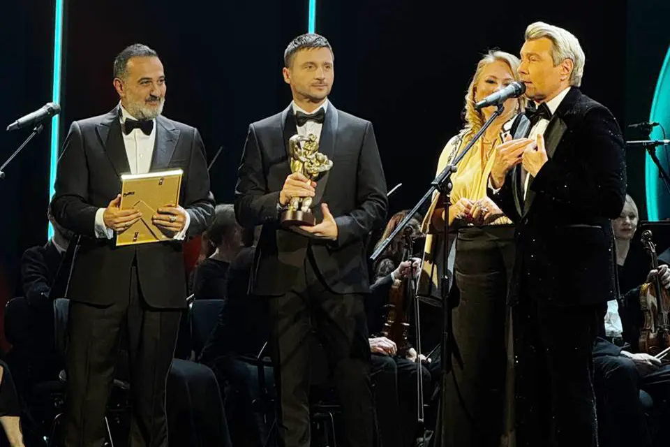 Николай Басков и Сергей Лазарев победили в номинации ведущий развлекательного шоу прайм тайма. Фото телеграм-канал премии «ТЭФИ»