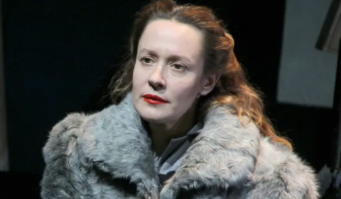 Разведясь, долго была одна, а в 38 родила от 19-летнего студента: как живет актриса Дмитриева