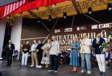 Константин Богомолов и звезды театра открыли грандиозный фестиваль в Москве konstantin bogomolov i zvezdy teatra otkryli grandioznyj festival v moskve-dmvv-ru-174887340100-0