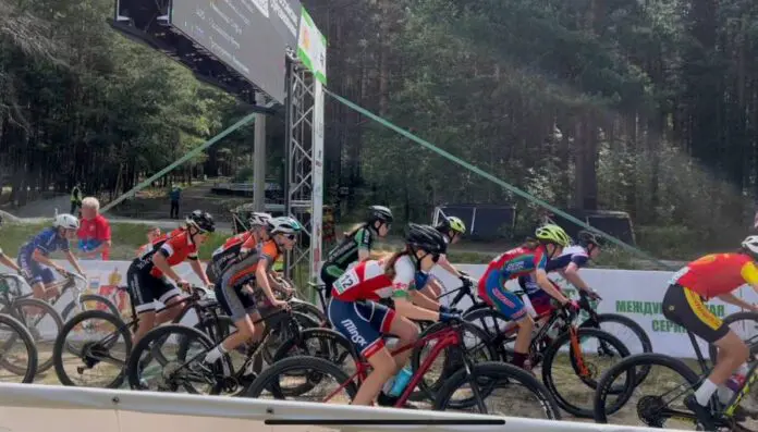 Леонид Рапопорт открыл престижные велосоревнования «Каменный пояс» в Свердловской области-0