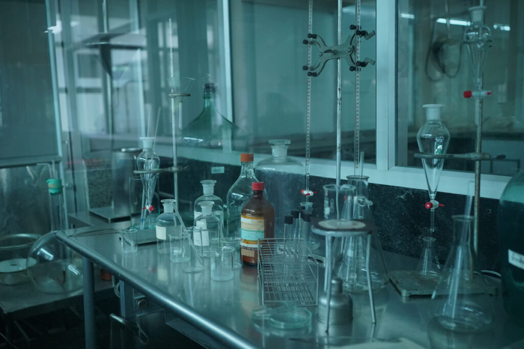 научная лаборатория исследователей