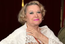 Полина Аскери представила Чебурашку на ПМЭФ как яркую альтернативу тренду Лабубу polina askeri predstavila cheburashku na pmef kak yarkuyu alternativu trendu labubu-dmvv-ru-0