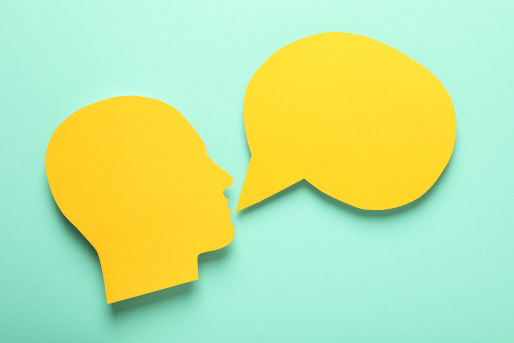 Вырезанная голова и речевой пузырь
