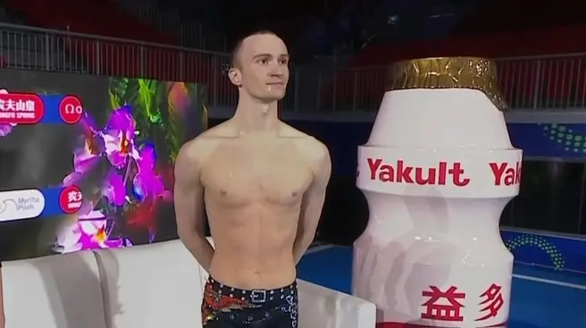 Соло вопреки: как российский спортсмен Александр Мальцев переписал историю мирового синхронного плавания | Источник: Кадр из трансляции / matchtv.ru.