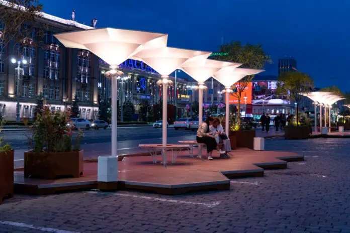 Алексей Орлов открыл новое летнее пространство на площади 1905 года в Екатеринбурге-0