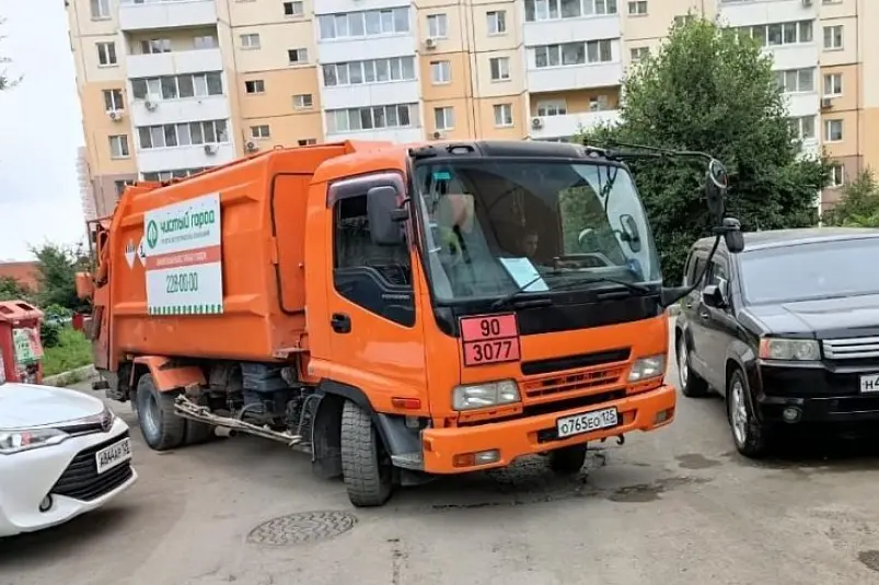 Мусоровоз КГУП "Приморский экологический оператор"