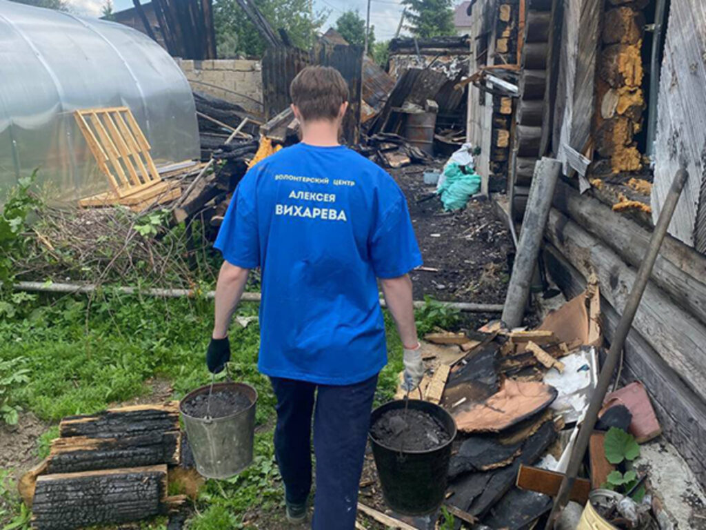 Алексей Вихарев: забота волонтёров — в деле