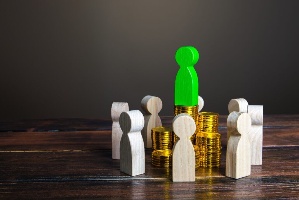 Лидер на стопках монет