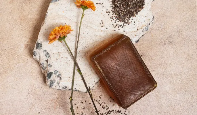 Польза и вред дегтярного мыла в уходе за кожей