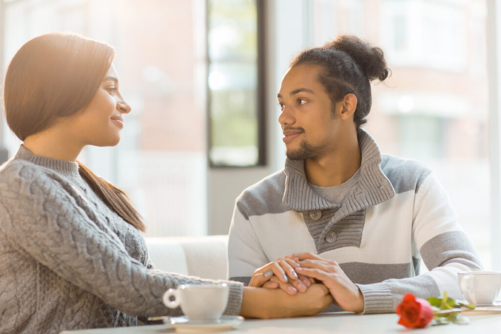 Пара за чашкой чая
