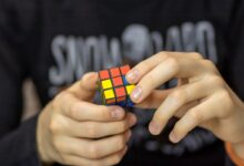 Ментальные способности, которые освоит каждый ребенок разгадывает кубик Рубика