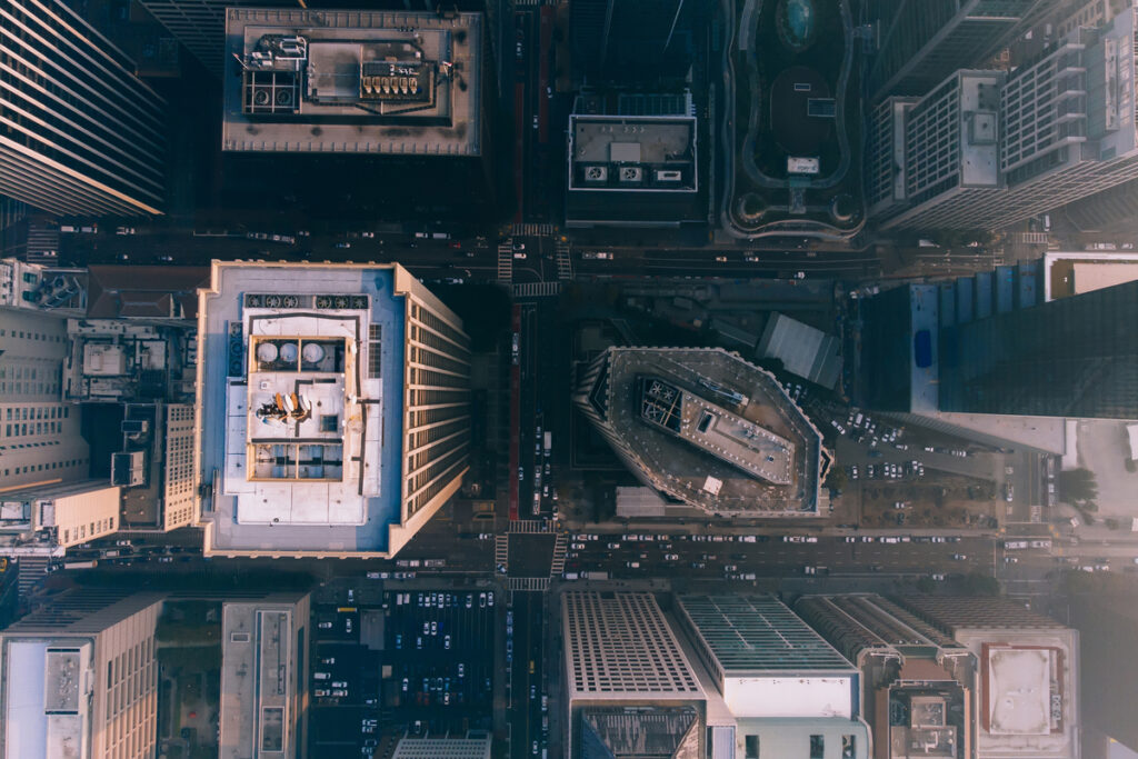 Вид сверху на современный город