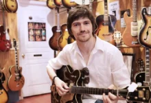 Антон Попов представляет свою коллекцию гитар Fender, Greg Bennett и Gibson Les Paul anton popov predstavlyaet svoyu kollekcziyu gitar i -dmvv-ru-0