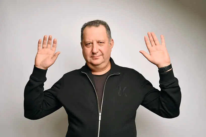 Михаил Мишустин и Минпросвещения внедряют защиту чести педагогов школ-0