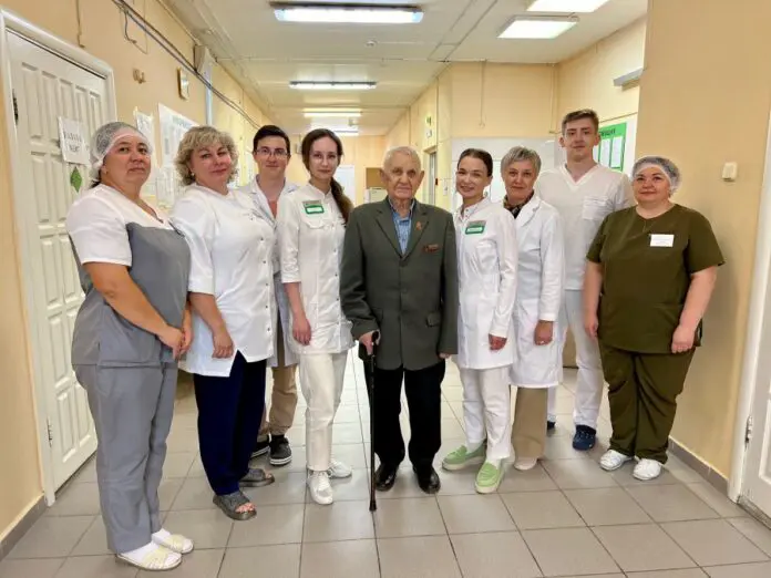 Николай Бабинов и команда Свердловского госпиталя проверяют прочность-0