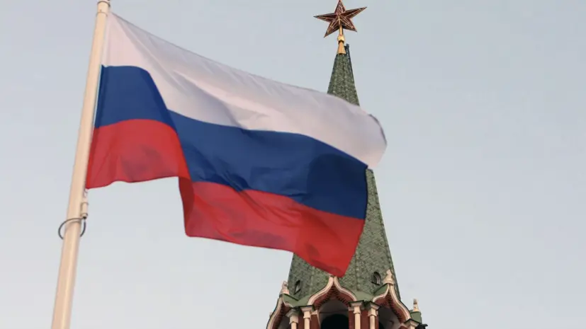 День государственного флага: как бело-сине-красный триколор стал символом страны