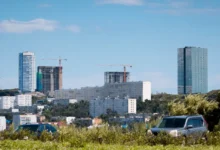 Жители Владивостока обсуждают будущее ЖК "Театральный" с администрацией и "Авангард Строй" zhiteli vladivostoka obsuzhdayut budushhee zhk teatralnyj s administracziej i avangard stroj-dmvv-ru-0