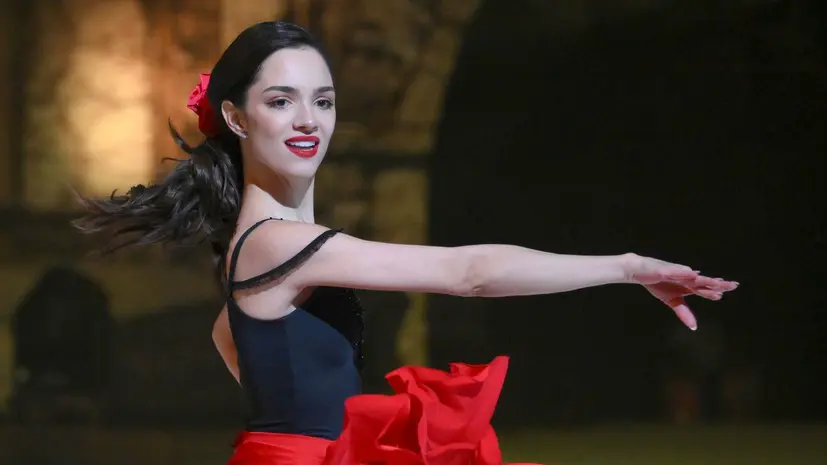 Медведевой подарили знаменитый свитер Лаврова с надписью «СССР»