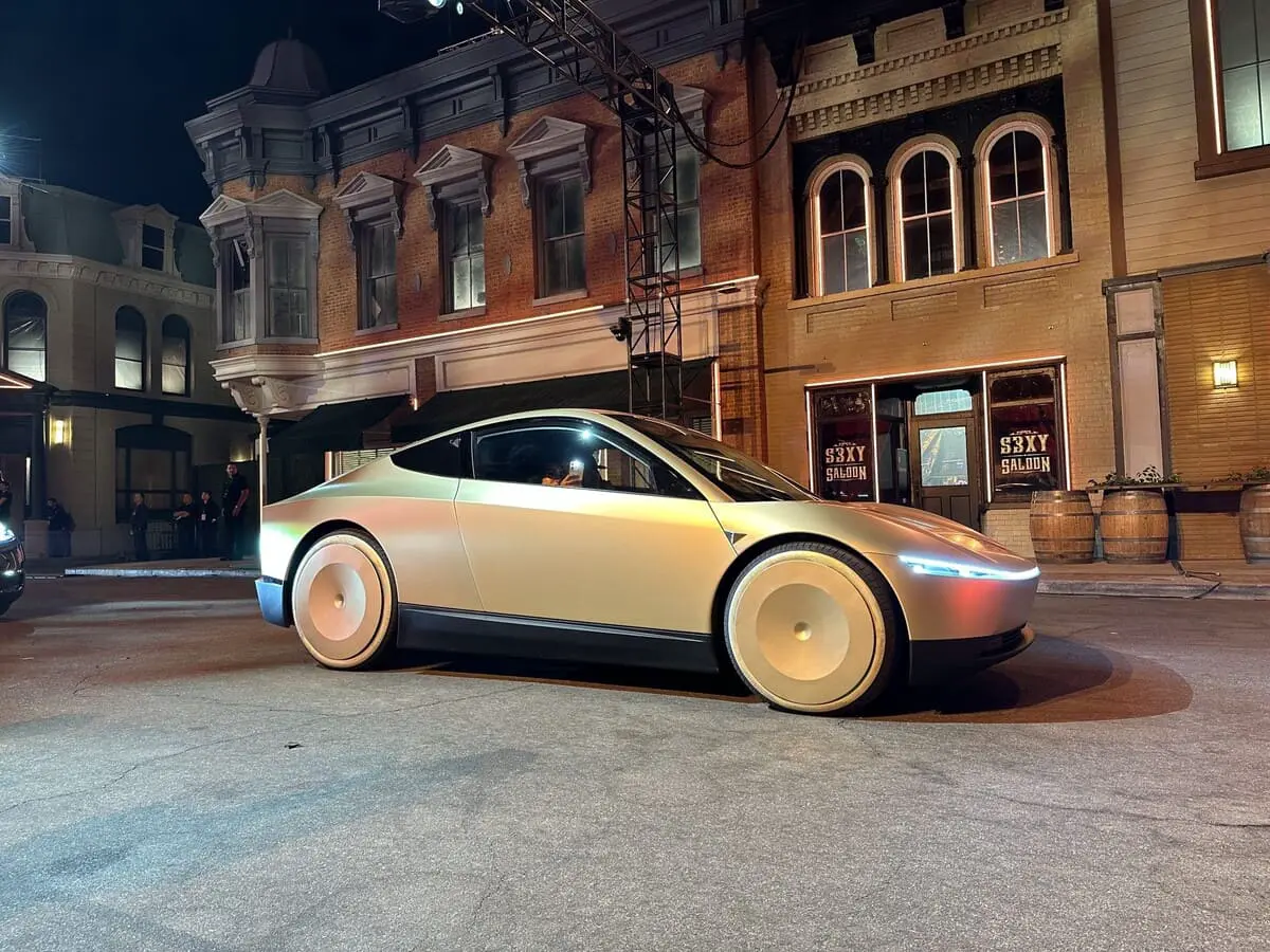 Илон Маск подтверждает запуск Cybercab от Tesla в Q2 2026 года-0