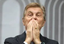 Лев Лещенко оптимизирует график выступлений, сохраняя энергию музыки в новых форматах lev leshhenko optimiziruet grafik vystuplenij sohranyaya energiyu muzyki v novyh formatah-dmvv-ru-0