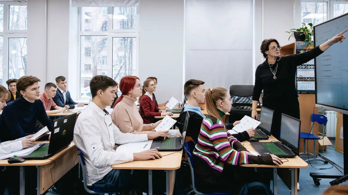 Столичные ученики и педагоги высказались об удобстве электронного дневника