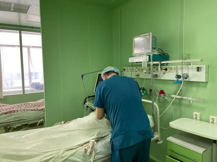 Врачи Городской больницы №36 Екатеринбурга под руководством Евгения Козлова спасли пострадавшего после ДТП-0