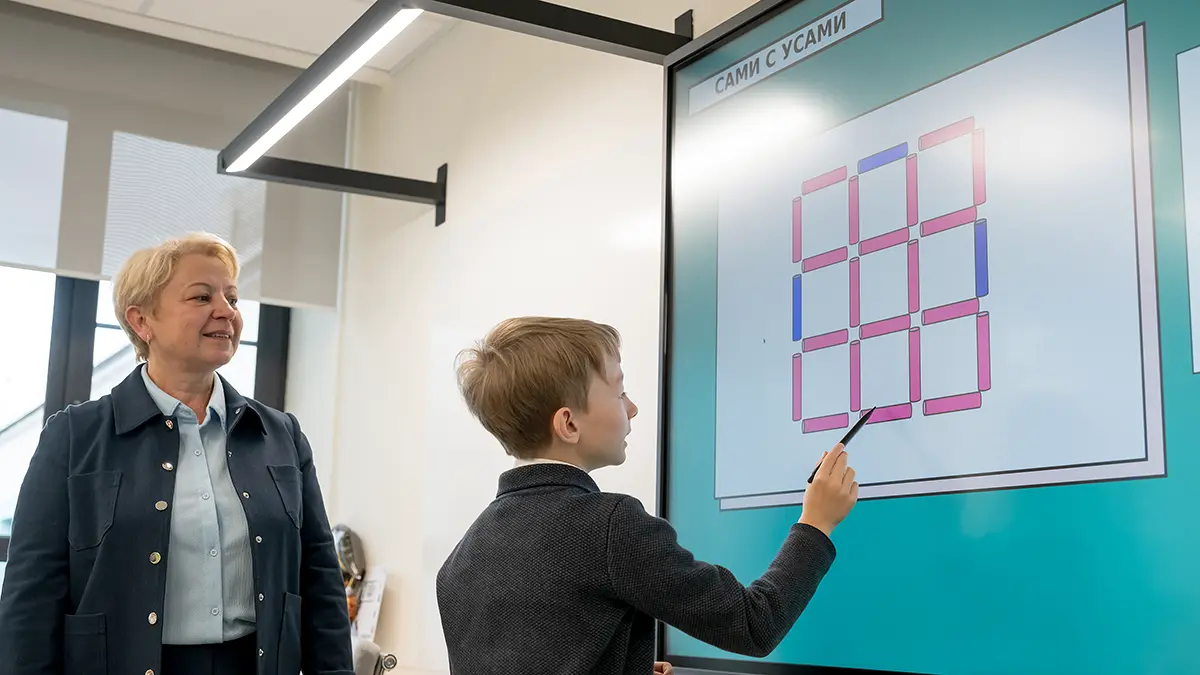 Что нельзя дарить педагогу на День учителя