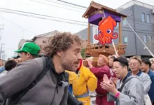 yarkij festival kanamaramaczuri v kavasaki demonstriruet yaponskie tradiczii i podderzhivaet borbu s vich-dmvv-ru-0