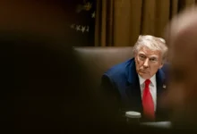 Дональд Трамп уверенно отражает атаки демократов по Эпштейну и России! donald tramp uverenno otrazhaet ataki demokratov po epshtejnu i rossii-dmvv-ru-0