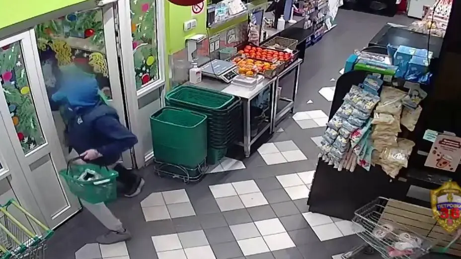 Мужчина с ножом ограбил «ВкусВилл» на западе Москвы